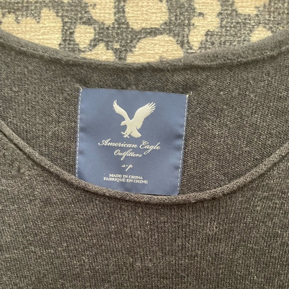 American Eagle Charcoal Gray Lightweight Sweater. - Picture 9 of 9